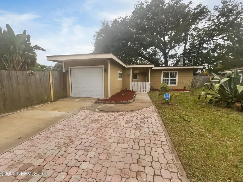 5746 Fiat Lane Jacksonville FL 32244