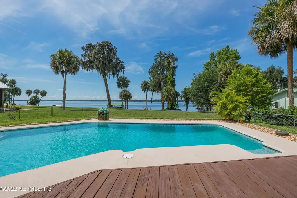 269 W River Road Palatka FL 32177