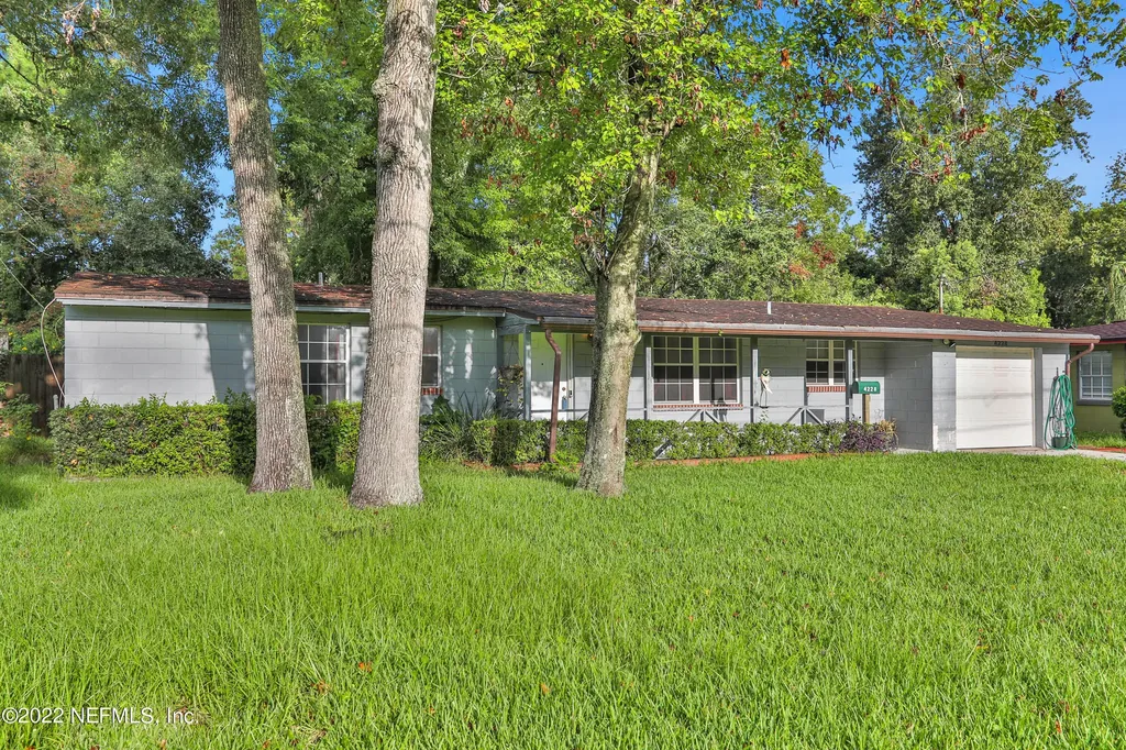4228 Camellia Circle W Jacksonville FL 32207