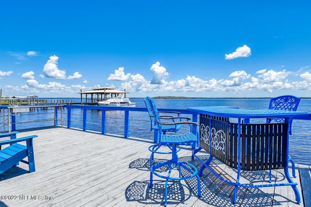 21 S Lake Street Crescent City FL 32112