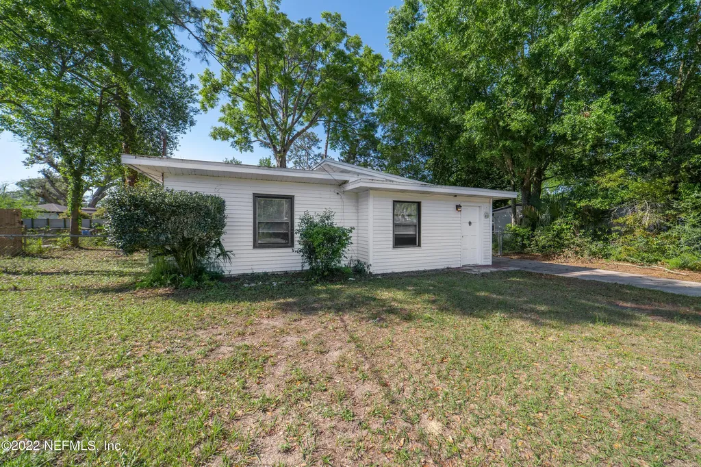 9842 Eve Drive N Jacksonville FL 32246