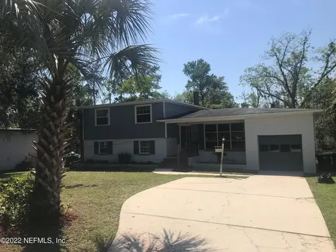 3412 Emerald Isle Circle W Jacksonville FL 32216