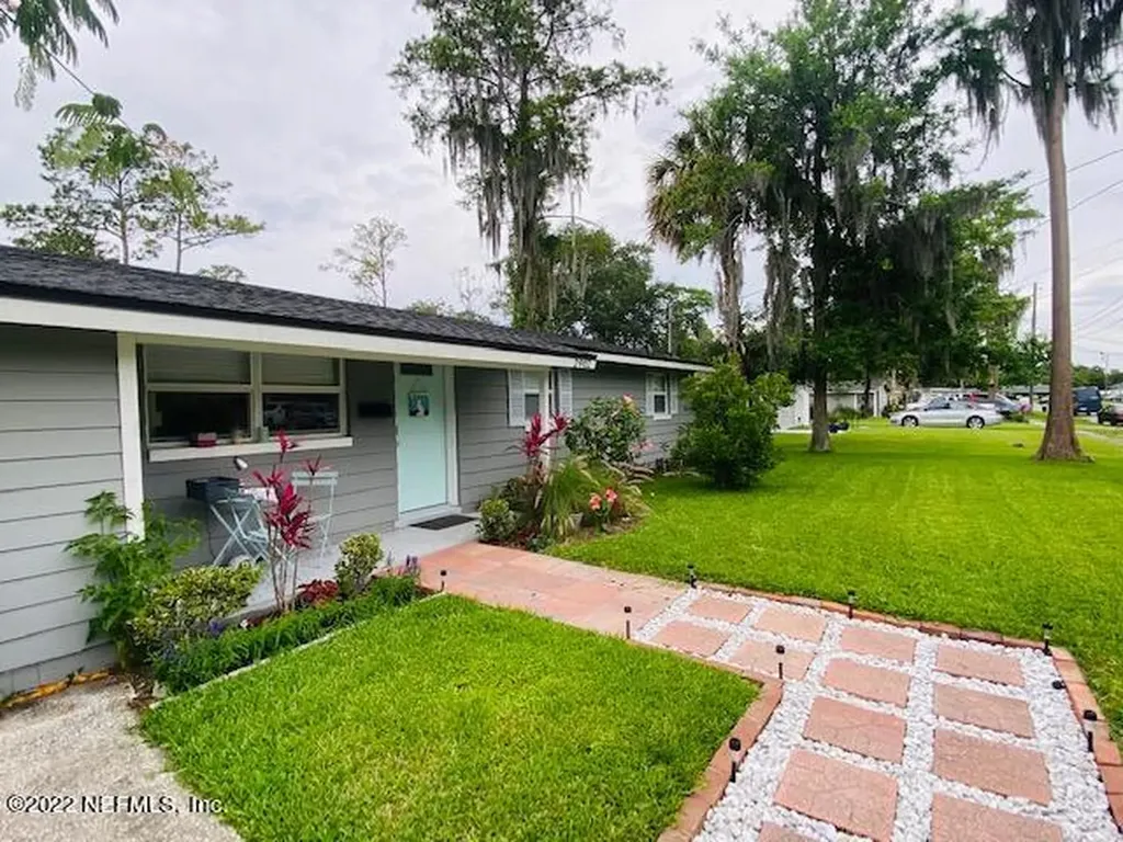 2902 Loran Drive W Jacksonville FL 32216