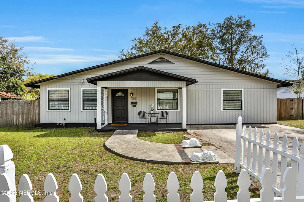 203 Park Street Green Cove Springs FL 32043