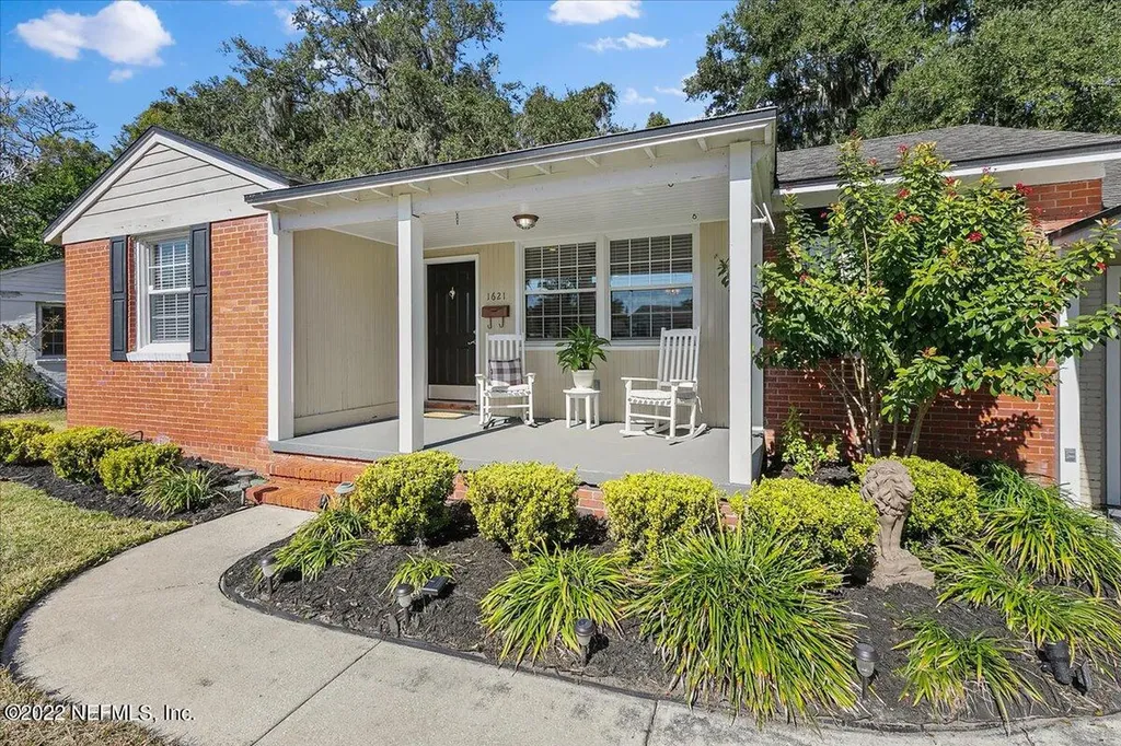 1621 Peachtree Circle N Jacksonville FL 32207
