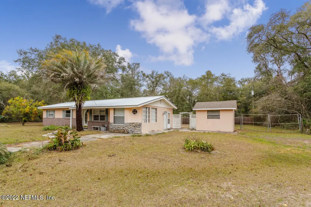 300 Holiday Drive Interlachen FL 32148