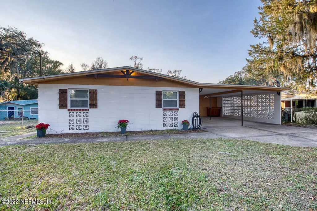 7470 Laura Street N Jacksonville FL 32208