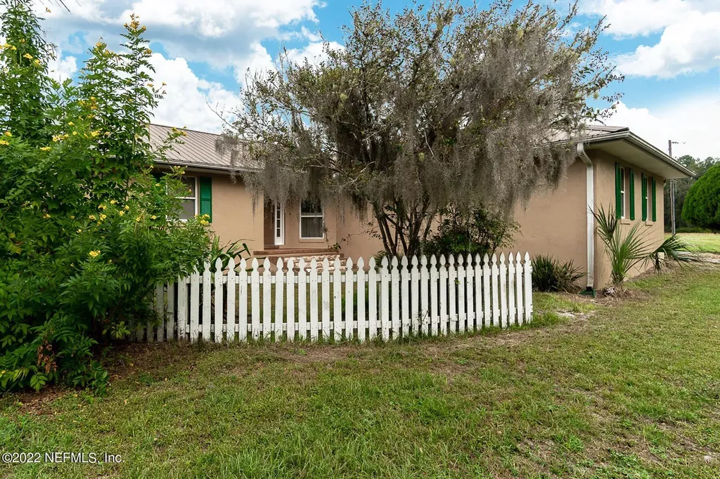 268 W River Road Palatka FL 32177