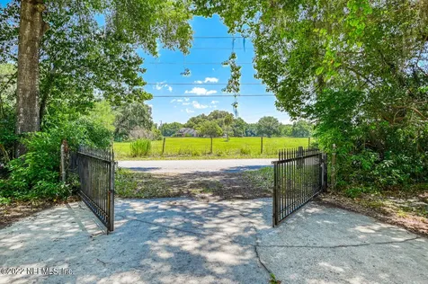 135 Radcliff Road Palatka FL 32177