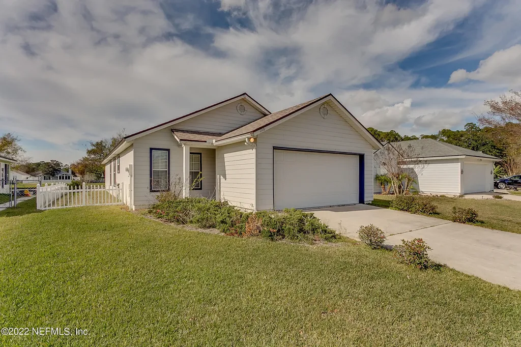 1928 Hunters Trace Circle Middleburg FL 32068