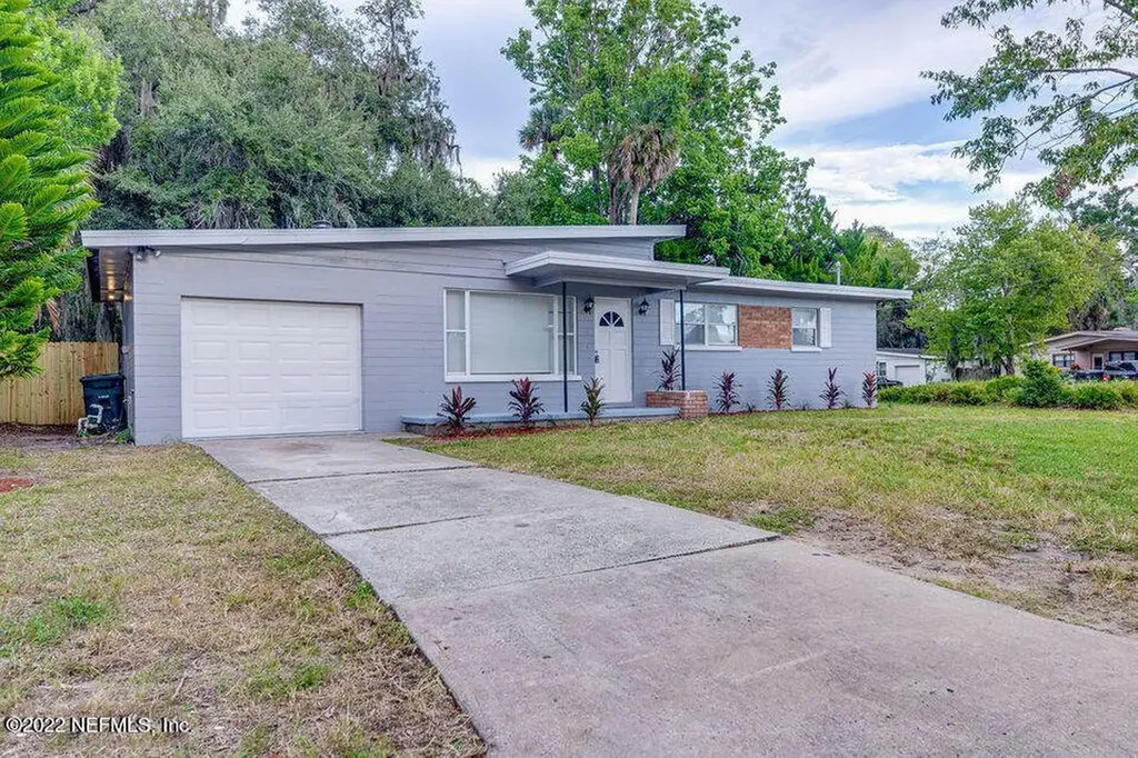 109 Oakwood Drive Daytona Beach FL 32117
