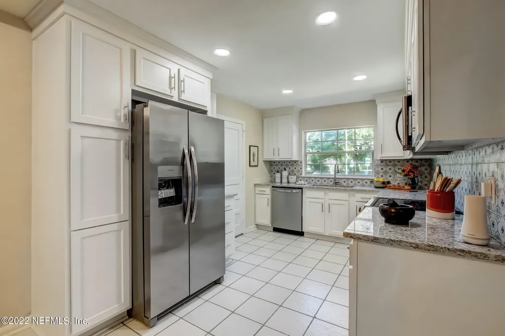 6144 Robbins Circle N Jacksonville FL 32211