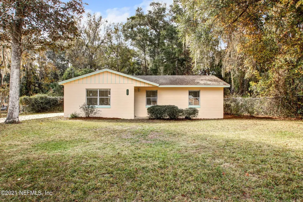 107 Woodlawn Road Satsuma FL 32189