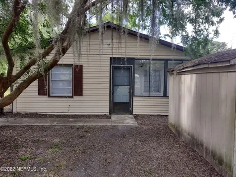 385 W River Road Palatka FL 32177