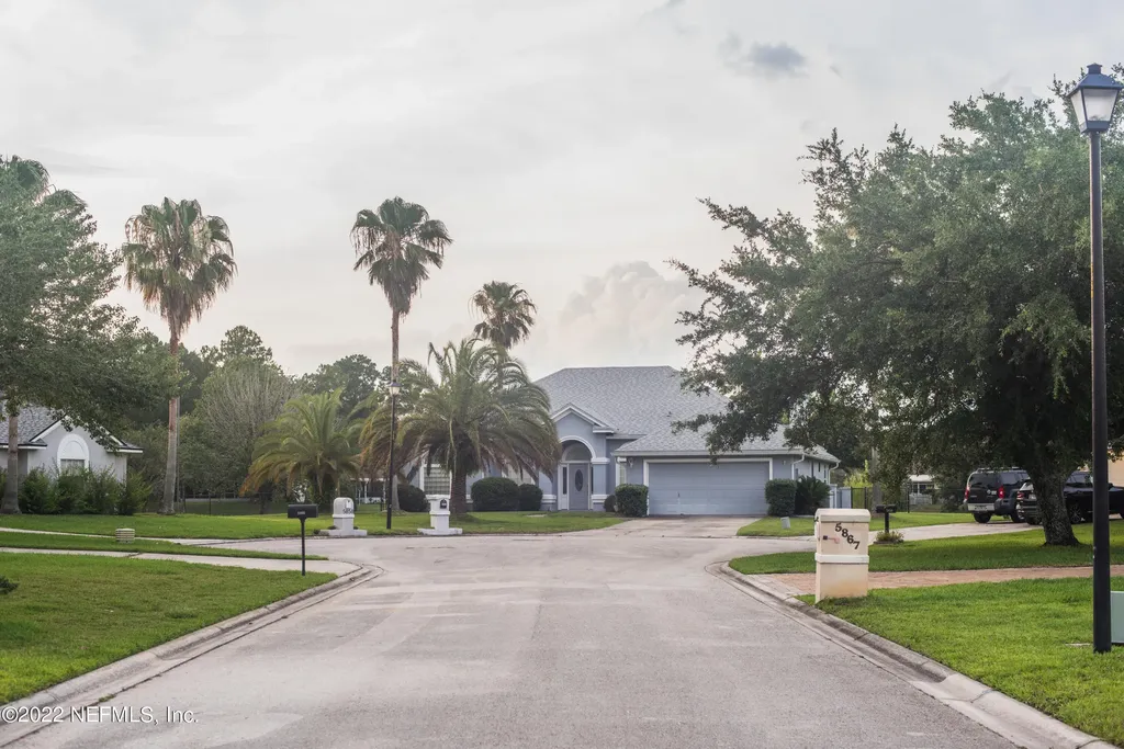 5851 Las Counts Court Jacksonville FL 32222
