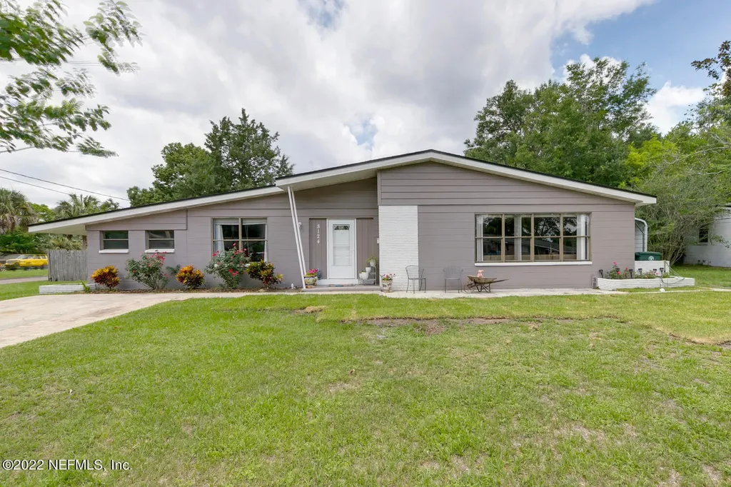 8124 Sierra Madre Drive W Jacksonville FL 32217