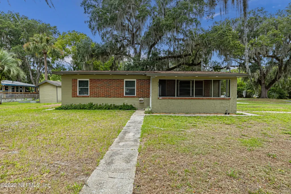 405 S Pine Avenue Green Cove Springs FL 32043