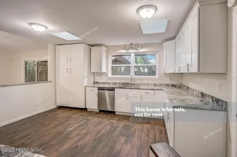 933 Carlotta Road W Jacksonville FL 32211