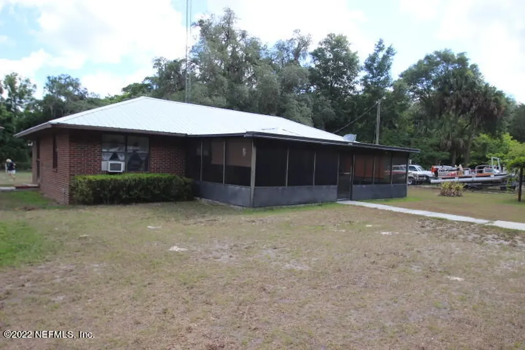 7334 Old Wolf Bay Road Palatka FL 32177