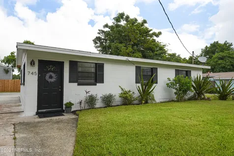 745 Plaza Atlantic Beach FL 32233