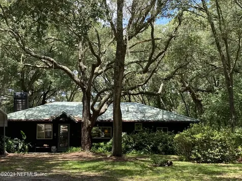 213 S County Road 21 Hawthorne FL 32640