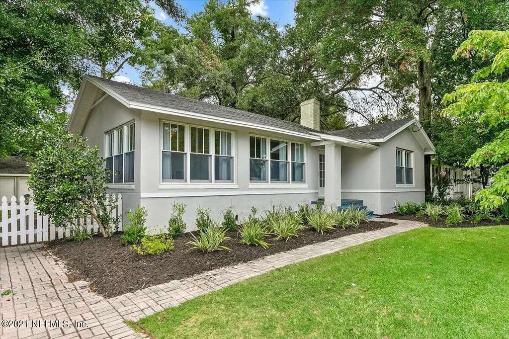 1535 Peachtree Circle N Jacksonville FL 32207