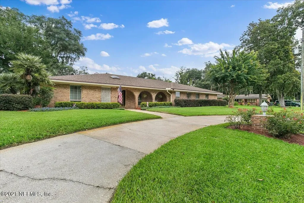 2215 Smullian Trail S Jacksonville FL 32217