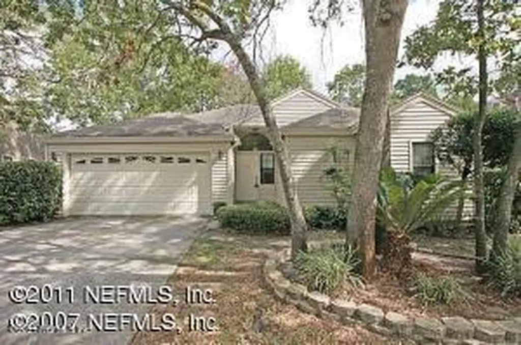8009 Loch Lomond Lane Jacksonville FL 32244