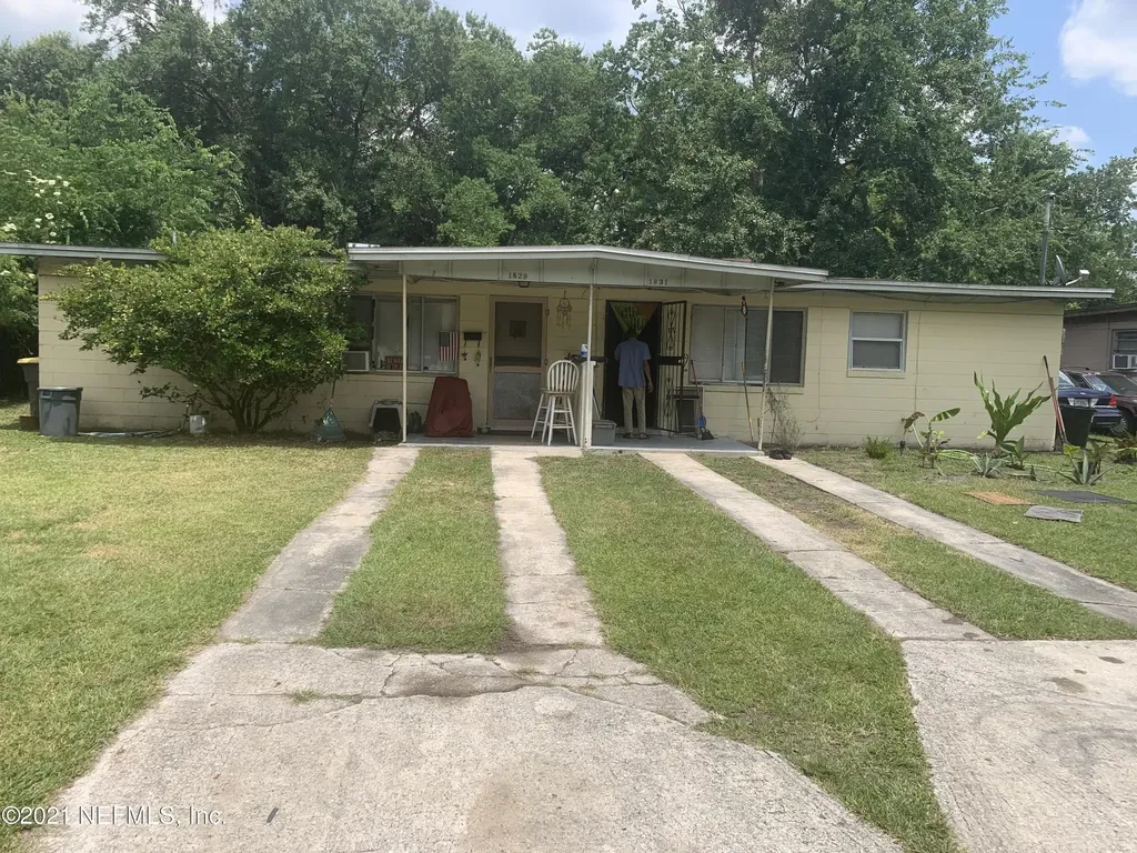 1829 Newbolt Court Jacksonville FL 32210