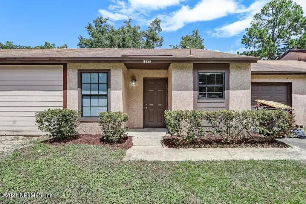 5528 Community Oaks Court Jacksonville FL 32207