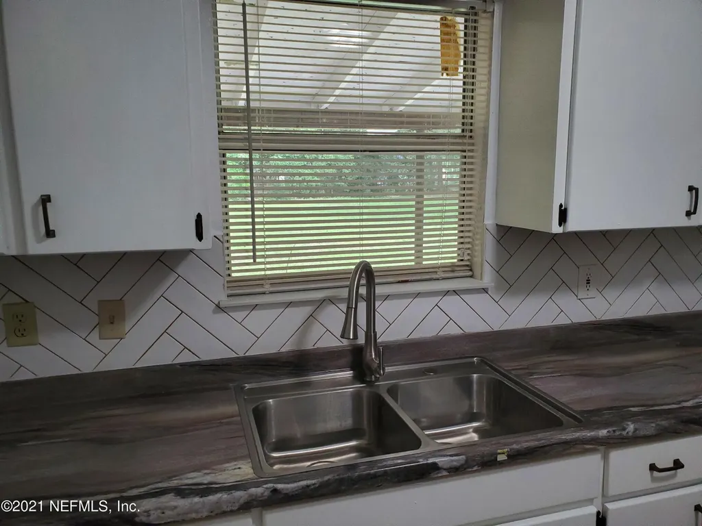 2304 Miss Muffet Lane W Jacksonville FL 32210