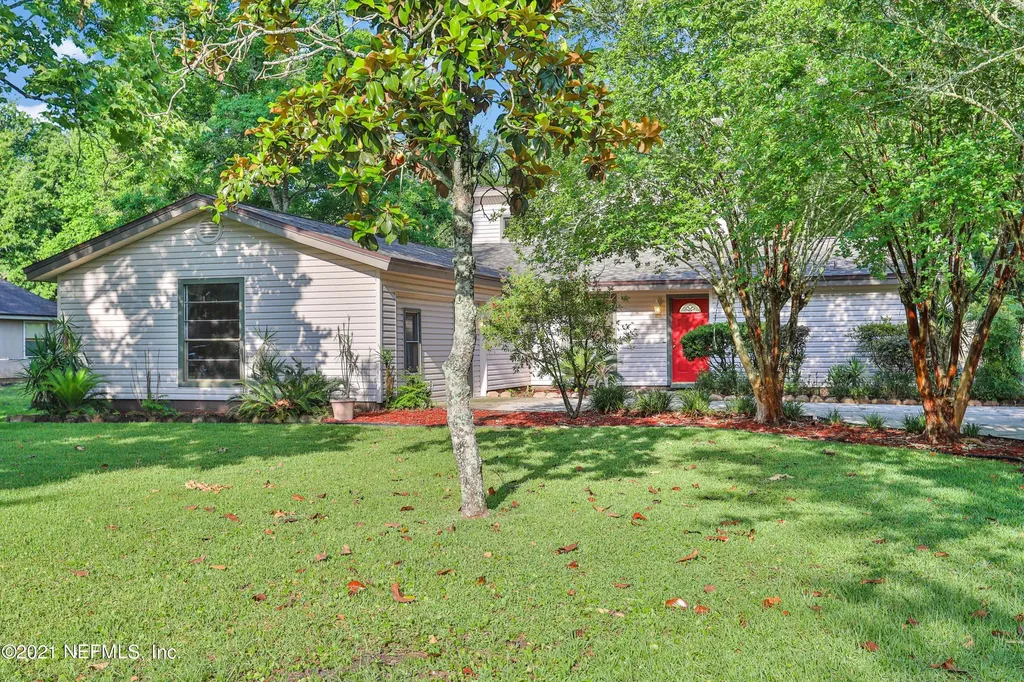 8162 Cayuga Trail W Jacksonville FL 32244