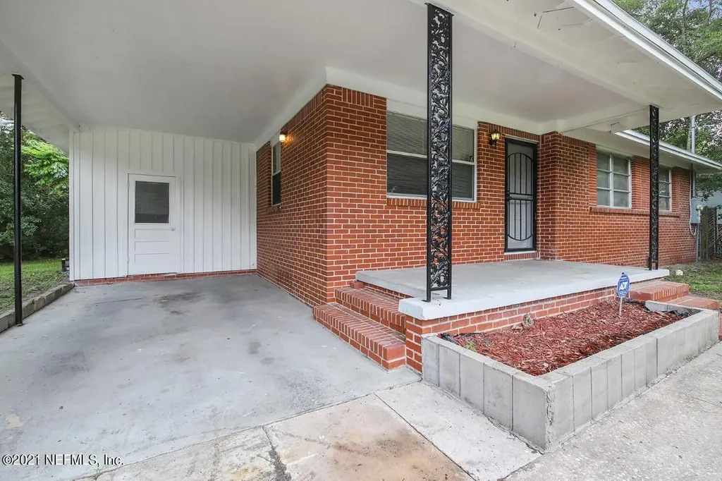 1103 Skye Drive E Jacksonville FL 32221
