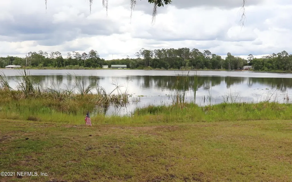 438 S Francis Street Interlachen FL 32148