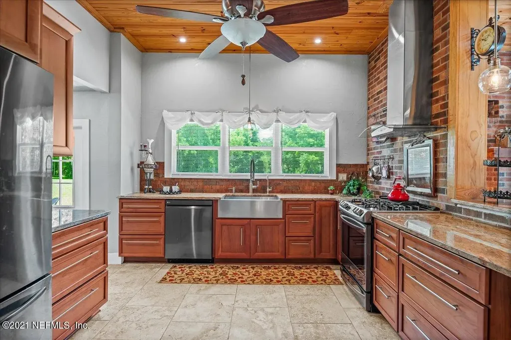 184 Carter Crabtree Road East Palatka FL 32131