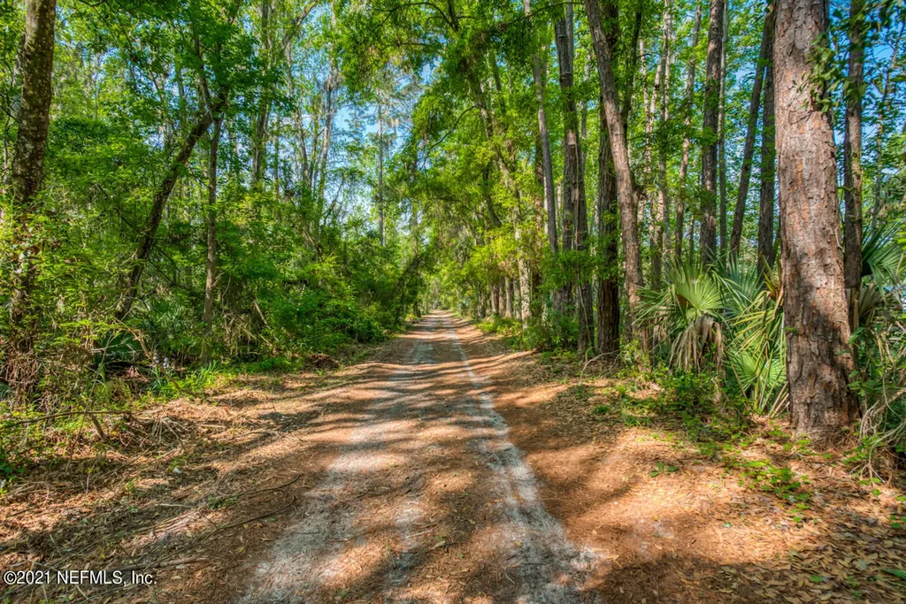 411 E River Road East Palatka FL 32131