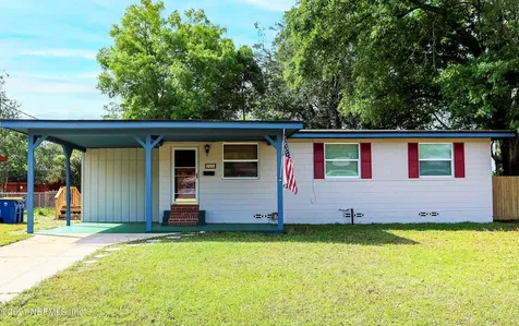 7426 Burlingame Drive S Jacksonville FL 32211