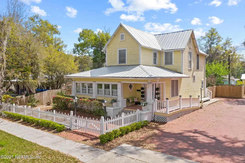 715 Walnut Street Green Cove Springs FL 32043