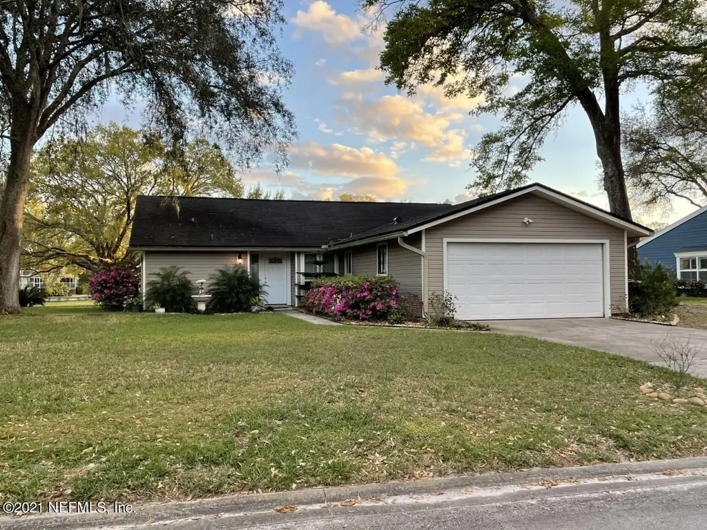 4564 Carolyn Cove Lane N Jacksonville FL 32258