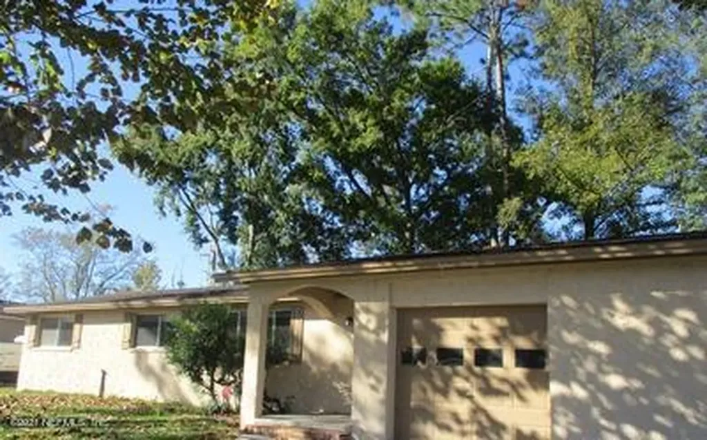 1526 Hammondwood Road N Jacksonville FL 32221