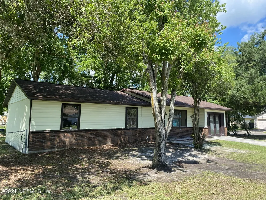 305 N Highland Avenue Green Cove Springs FL 32043