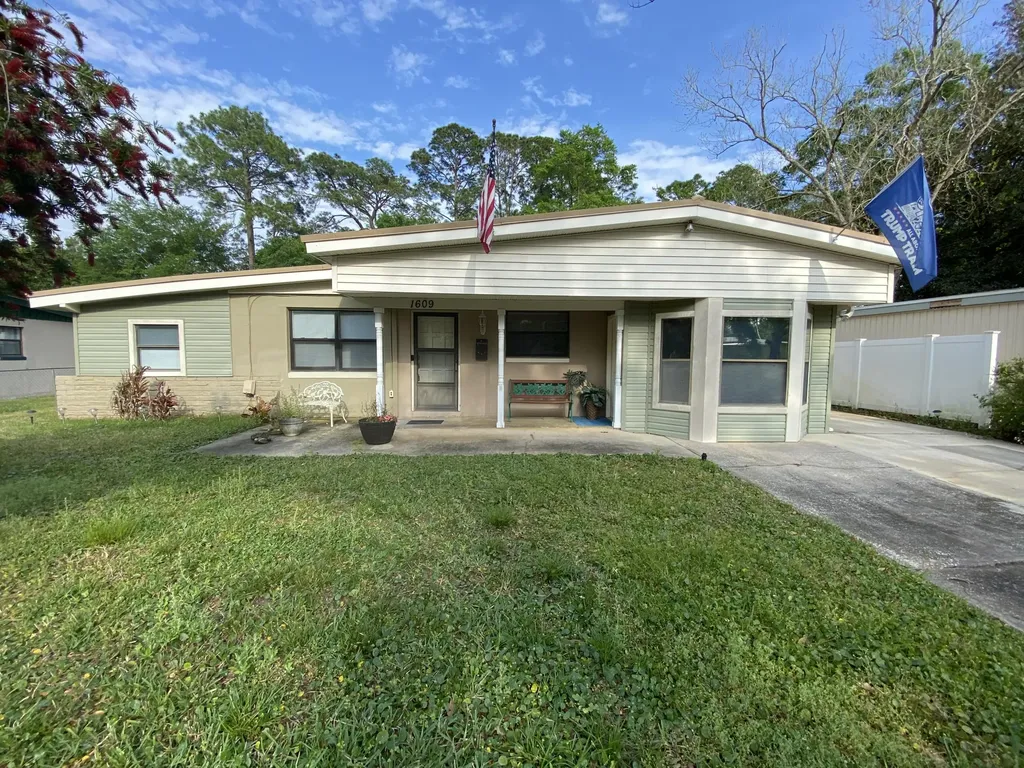 1609 Louvre Drive Jacksonville FL 32221