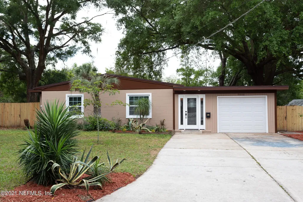 9806 Eve Drive N Jacksonville FL 32246