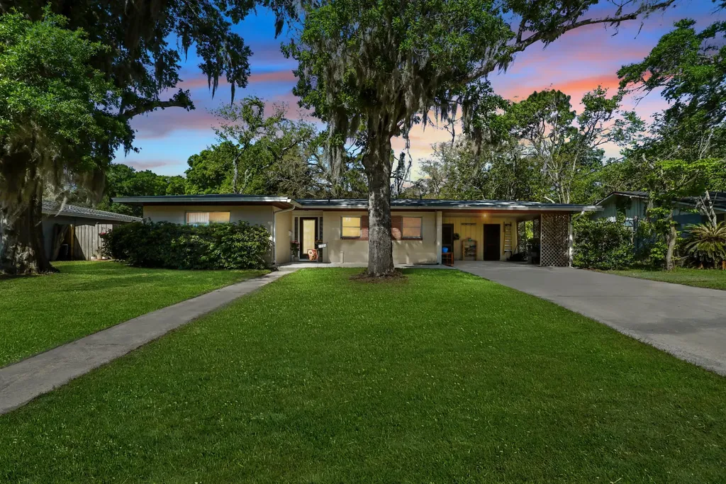1364 Lostara Avenue W Jacksonville FL 32211