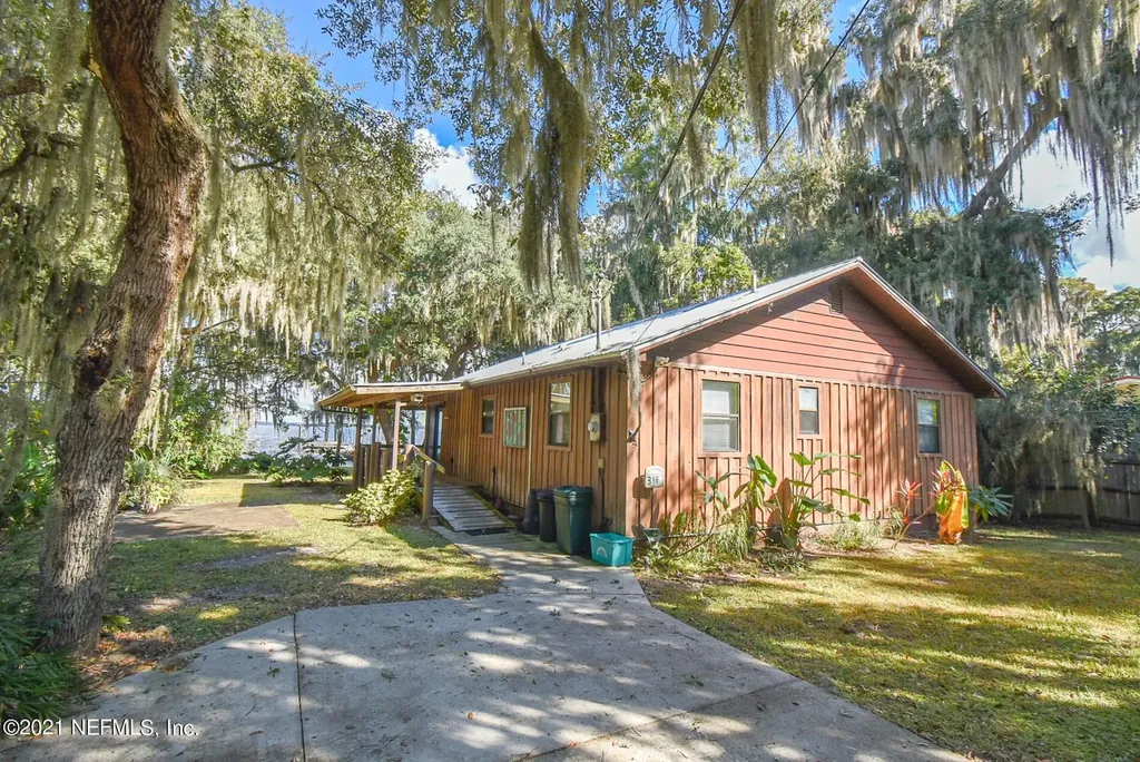 318 Riviera Drive Crescent City FL 32112
