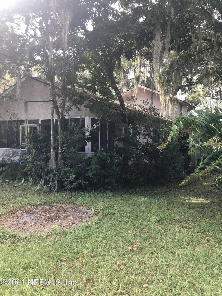 212 S Main Street Crescent City FL 32112