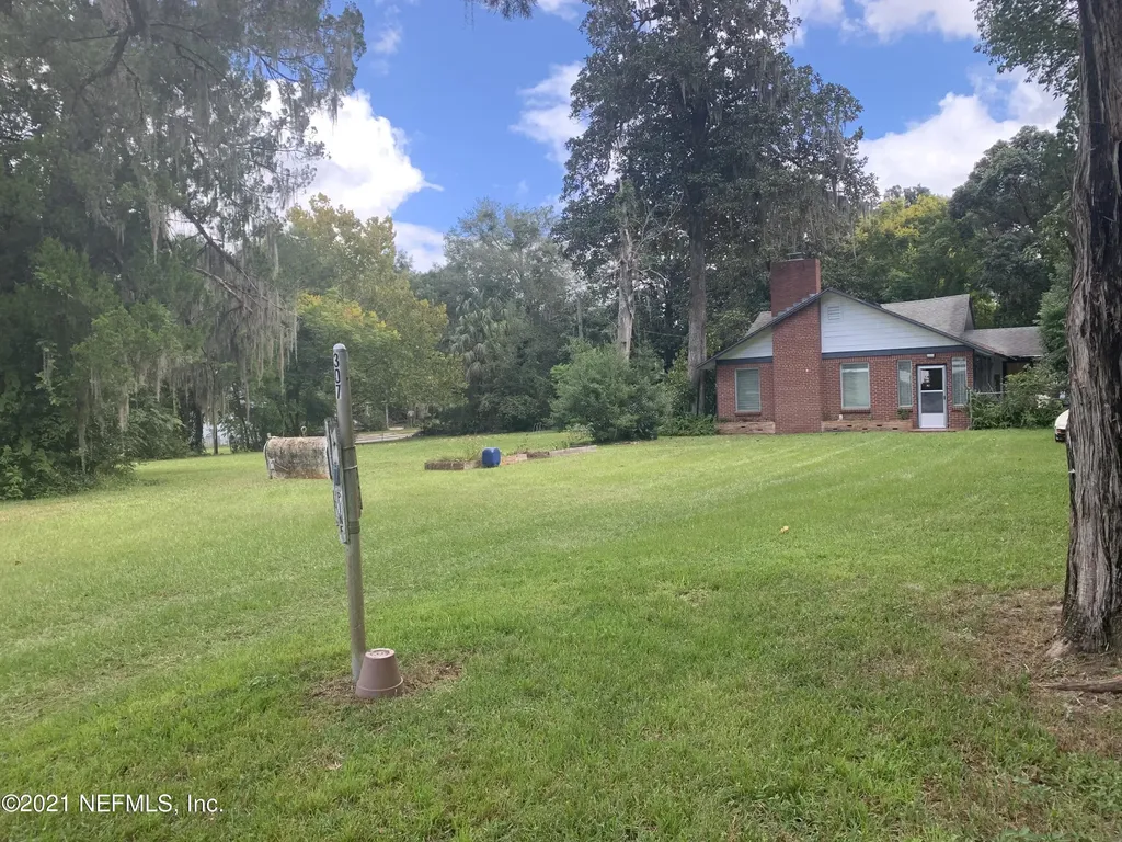 307 Pine Street Crescent City FL 32112
