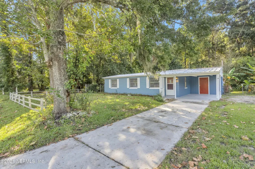 8456 Brackridge Boulevard S Jacksonville FL 32216