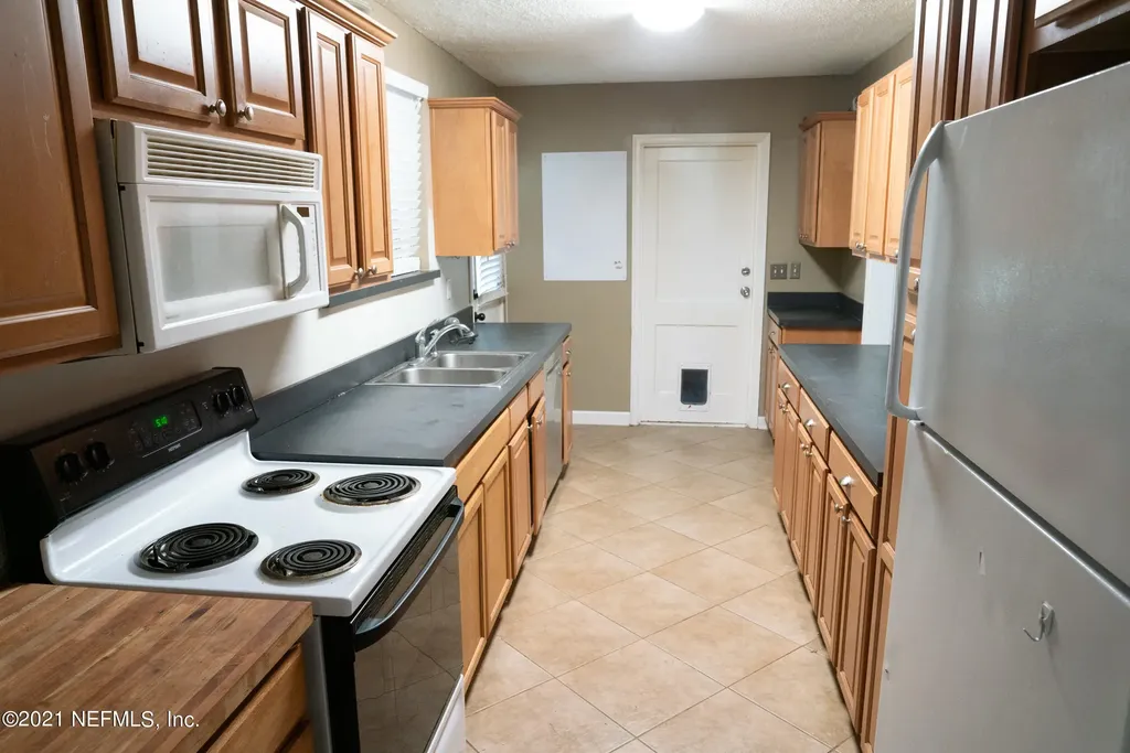 1861 Embassy Drive Jacksonville FL 32207