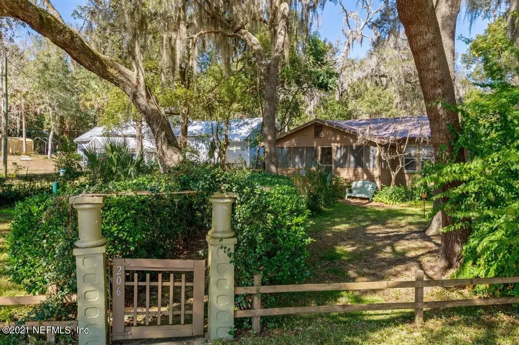 206 Beacon Street Interlachen FL 32148